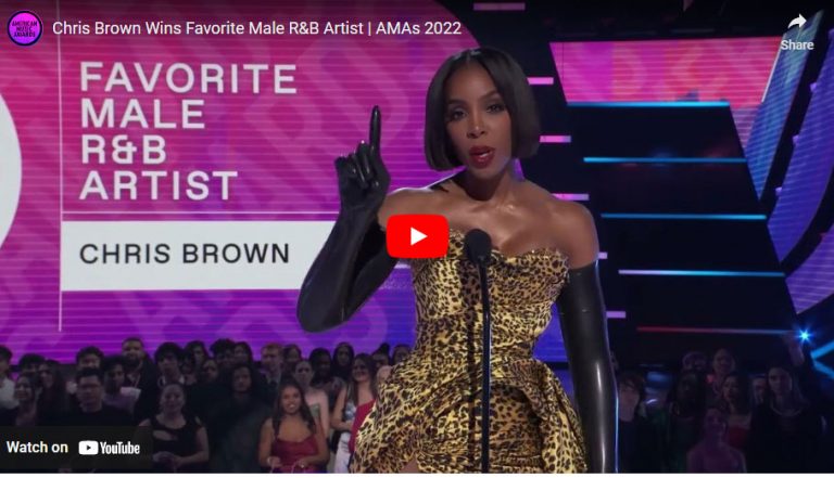 Kelly Rowland Tells Booing Crowd to ‘Chill Out’ While Accepting American Music Award on Chris Brown’s Behalf