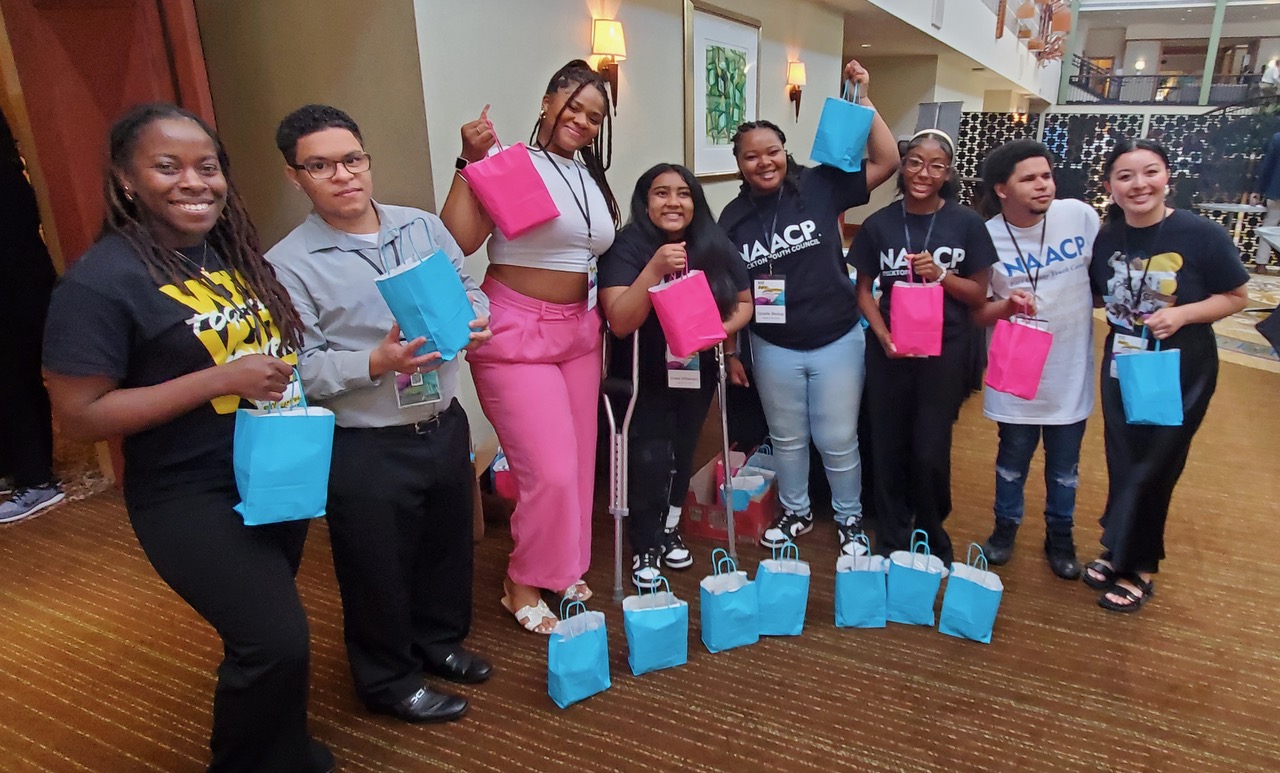 Sacramento: Young NAACP Delegates Hand Out “Blessing Bags” to Unhoused People 