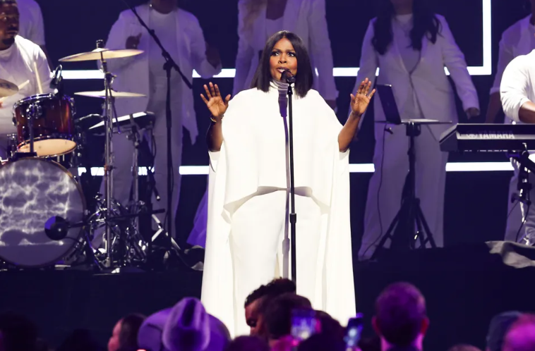 Cece Winans Named Artist of the Year At The Gospel Music Association’s Dove Awards for the Second Time in Three Years